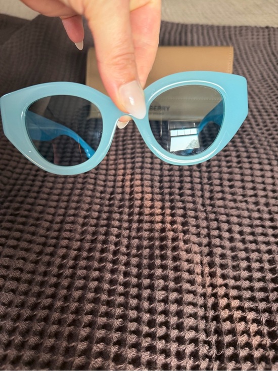 Burberry Meadow Blue Cat Eye Sunglasses, Retro Style, Luxury